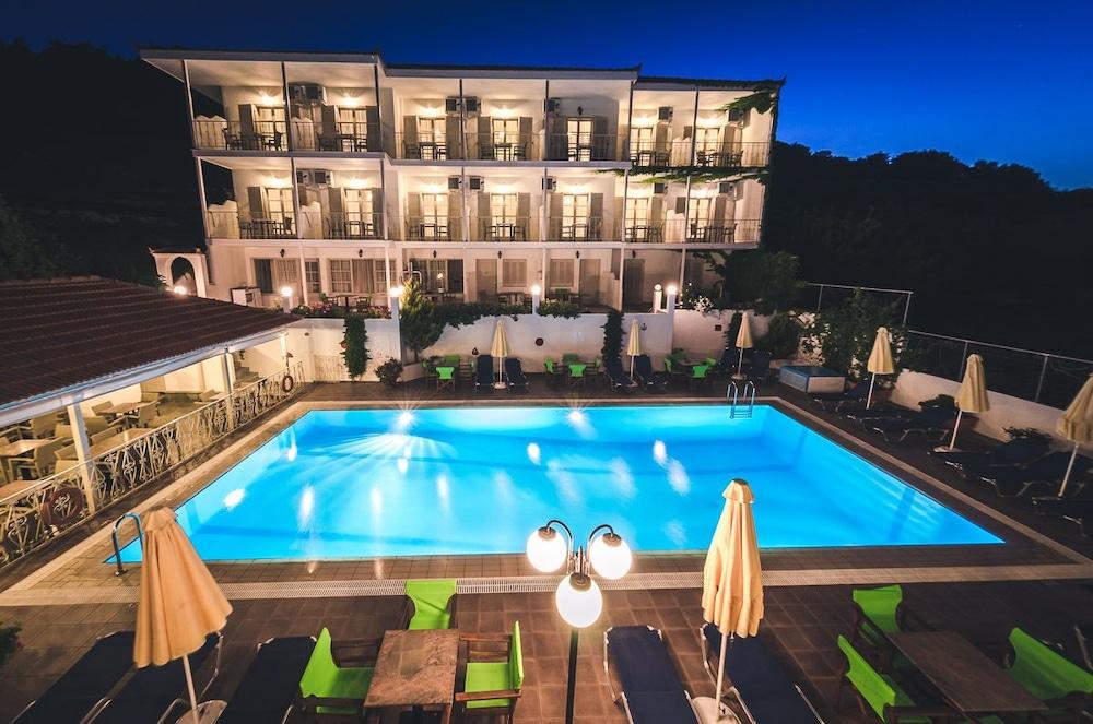 Hotel Nereides باتيتيري المظهر الخارجي الصورة