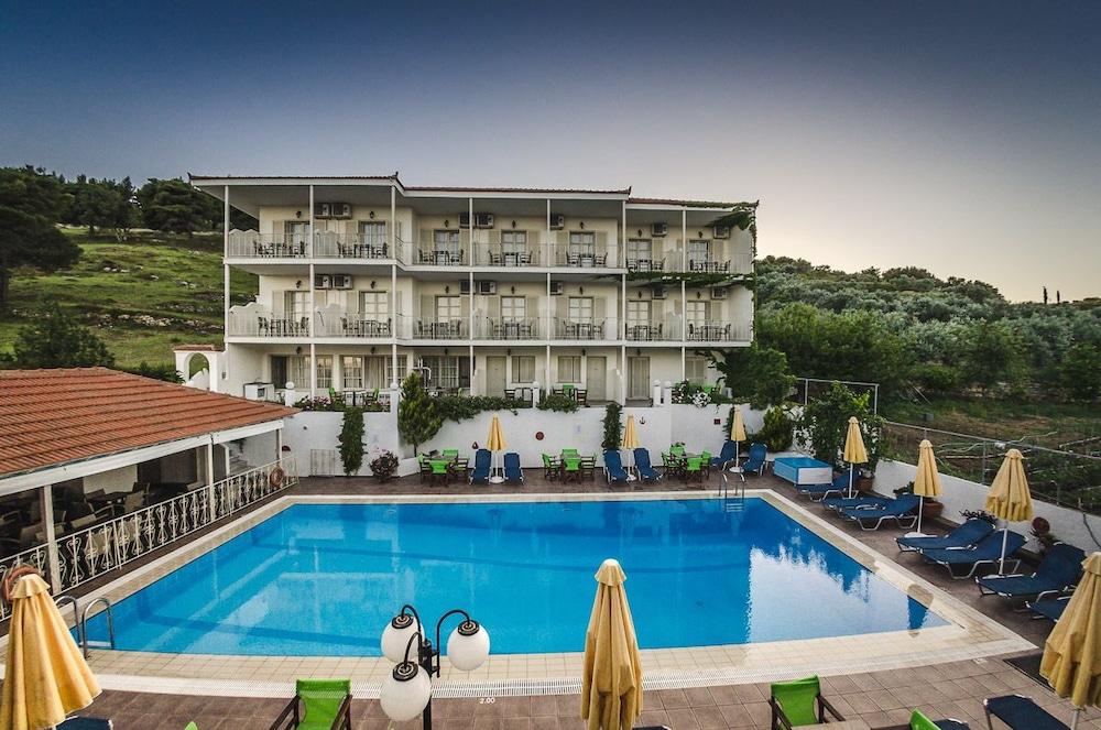 Hotel Nereides باتيتيري المظهر الخارجي الصورة