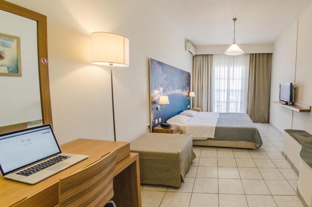 Hotel Nereides باتيتيري الغرفة الصورة